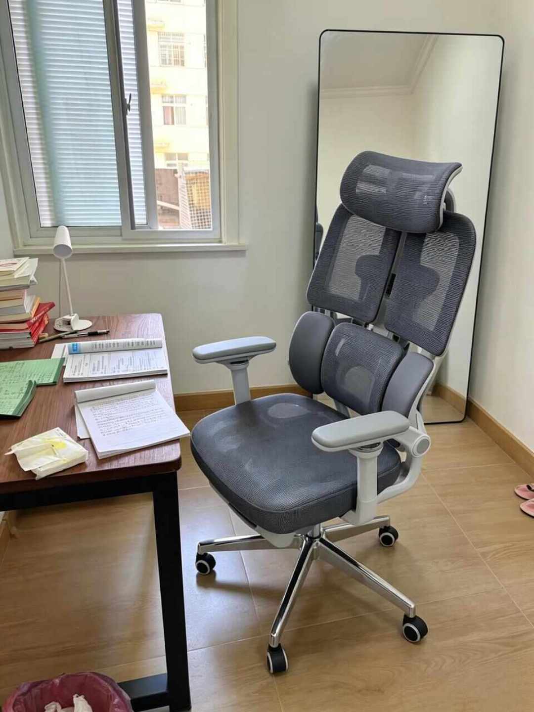 爱果乐双11卖椅给大人:三个小个子实测结论一致——调节是真友好,头枕是真够不着
