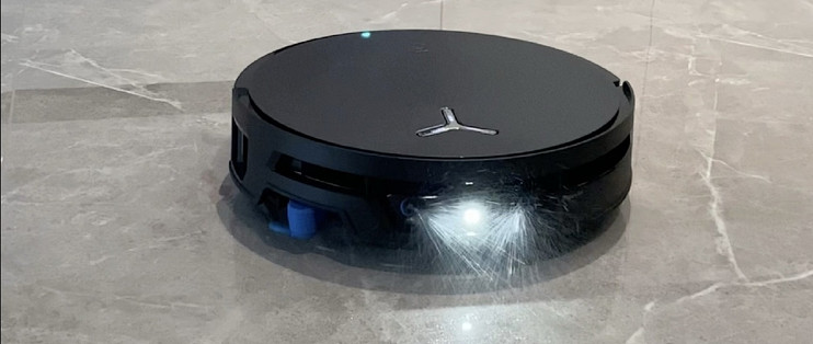 一只猫、一杯咖啡和一台科沃斯X12S PRO：我家的地面清洁小故事