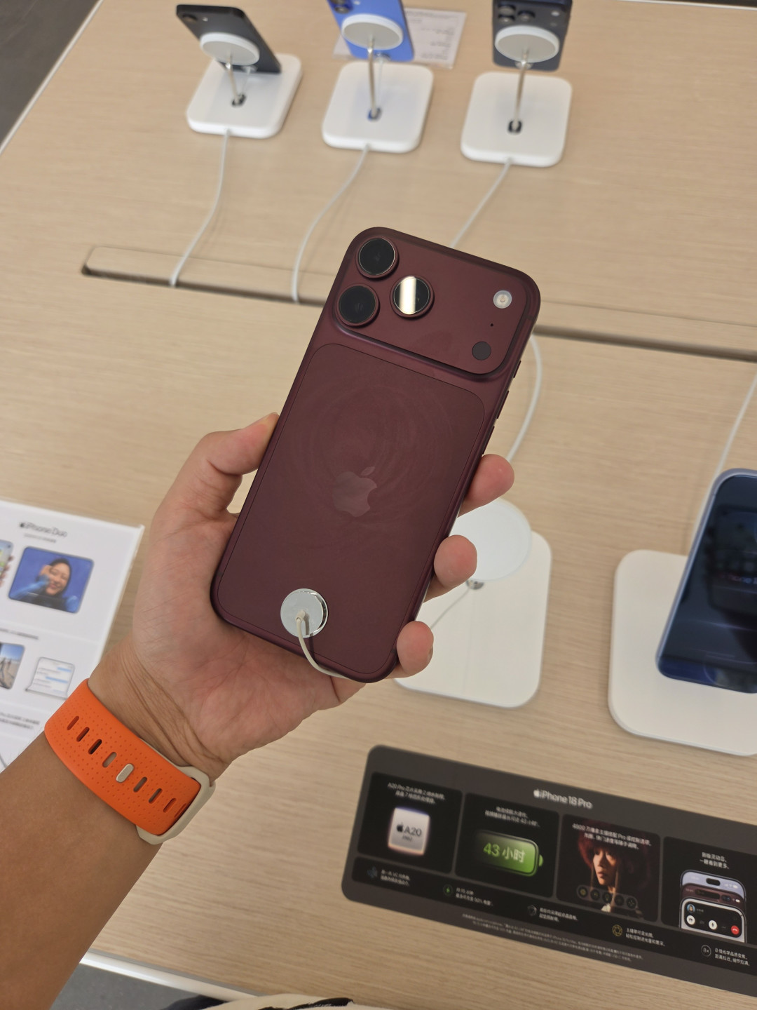 iPhone Duo 溢价从 5 万崩到 256G 没人收,急着上车的先把钱收回来