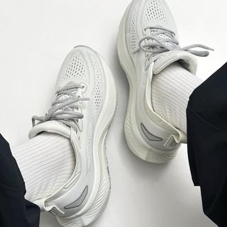 天一冷就变硬,天一热就发软:双11给冬训囤布鲁克斯前,先搞清楚你评论区里的"硬"是谁的锅
