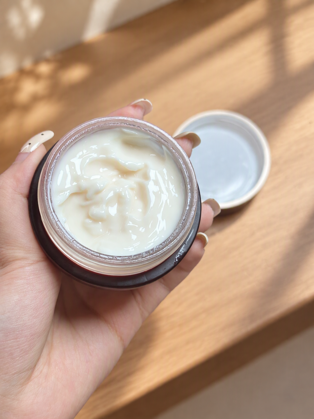 OLAY超红瓶油霜膏体质地特写