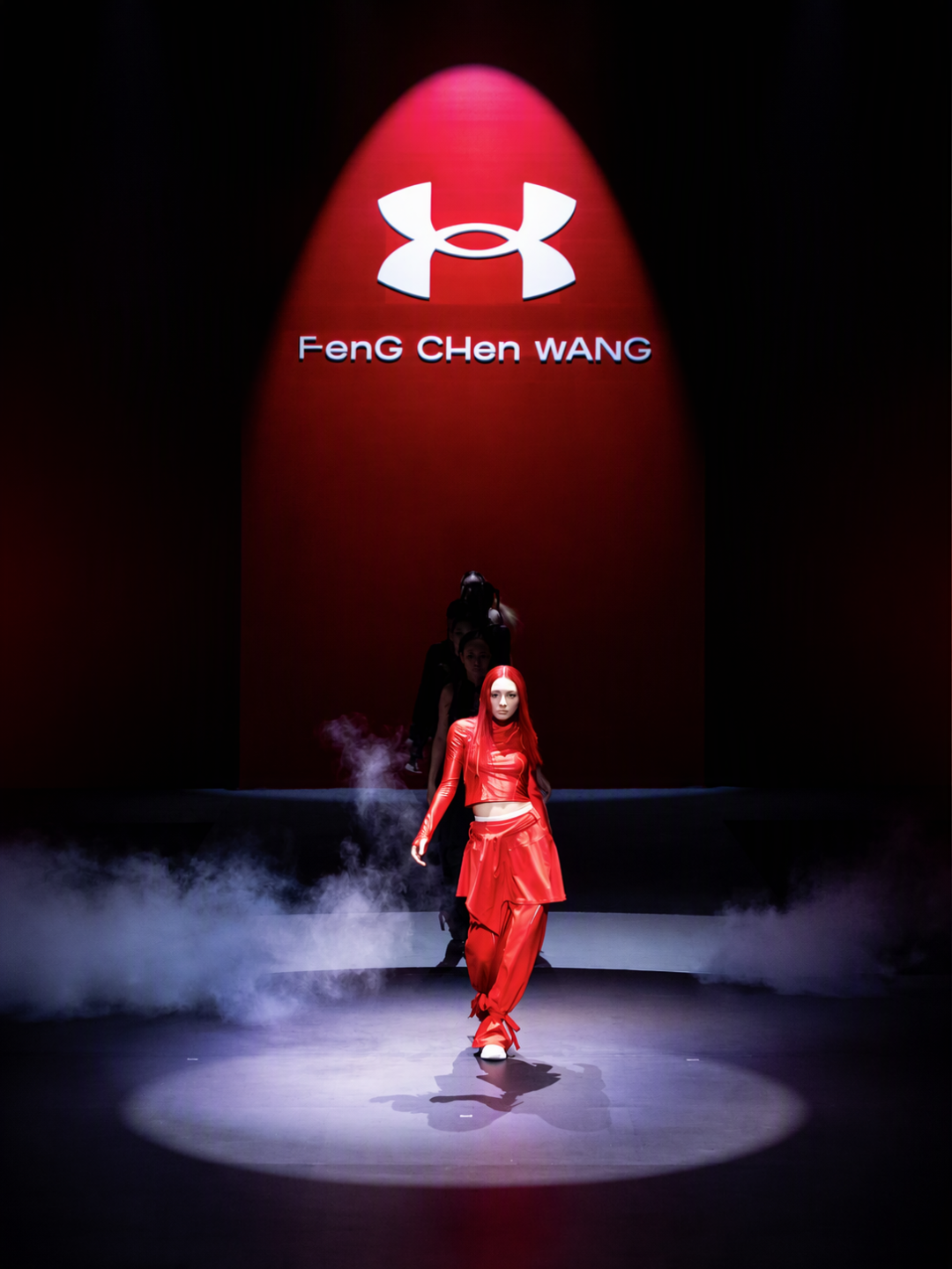 清仓牌子上时装周:UA×王逢陈联名中国首秀,这3个坑买前必看