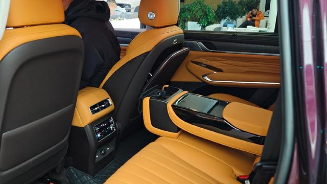 一边喊