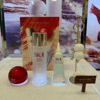 代购把SK-II日本圣诞盒喊成"全年最有诚意"：我把870和1400的到手价放同一张桌后，发现它只适合两类人