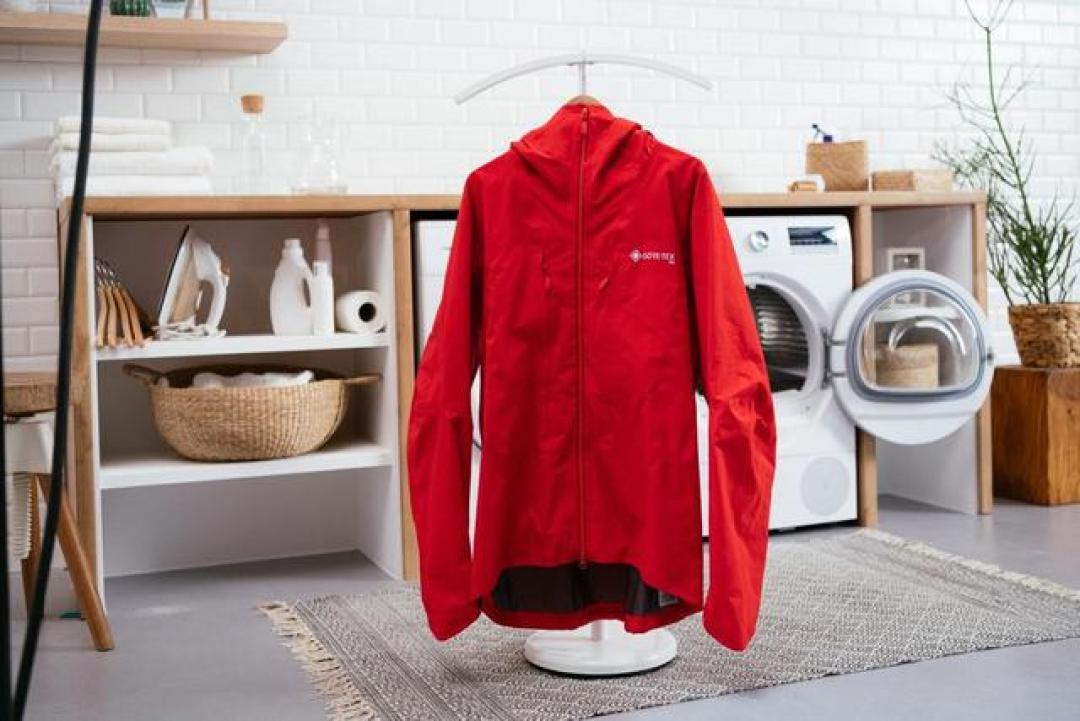 GORE-TEX 五十周年：它挡得住暴雨，为什么挡不住你的汗？