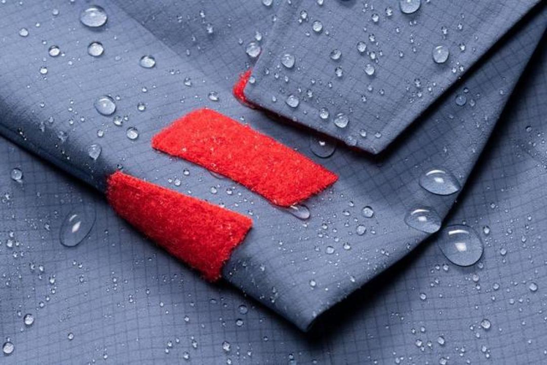 GORE-TEX 五十周年：它挡得住暴雨，为什么挡不住你的汗？