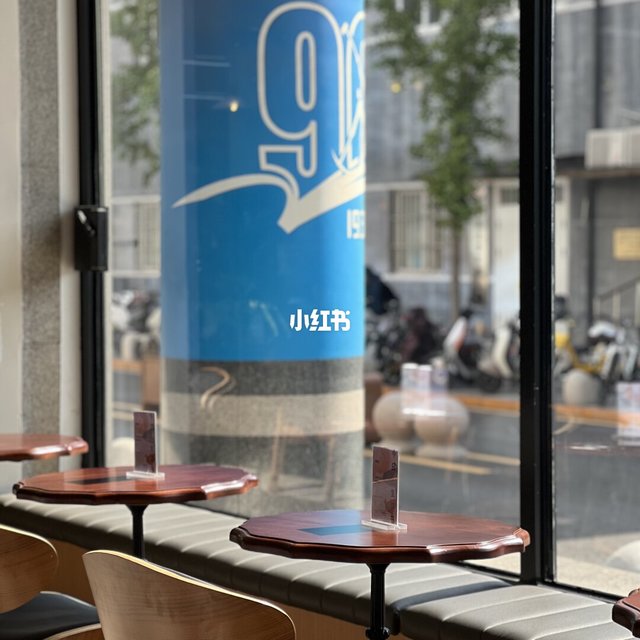 一层摆进了咖啡厅：三联美术馆店改完了，先去还是先叹，看这篇就够了