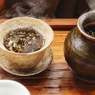 罐罐烤奶接棒"围炉煮茶"成今冬顶流：先别买罐子，检查你的茶柜，这三类茶煮出来才"顶奶"