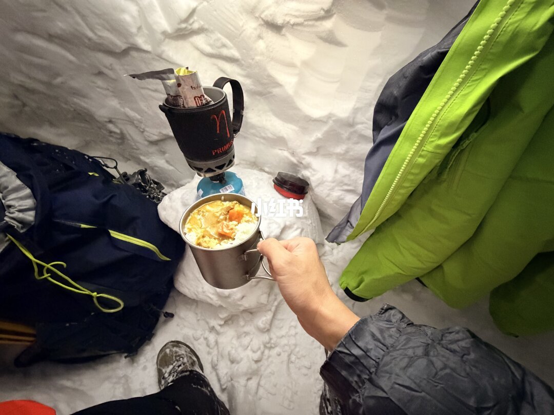 99万赞的雪地露营视频，不教你零下15℃怎么睡：180条冬山露营帖，把保暖账和安全账一次算清
