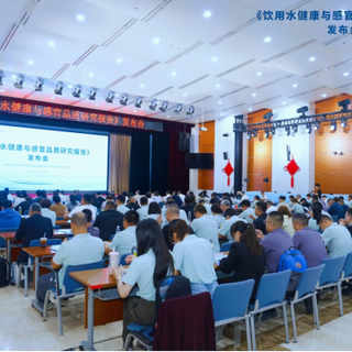 同一罐肉桂，别人泡出花果香、你泡出一股闷味：差的不是茶，是那瓶水