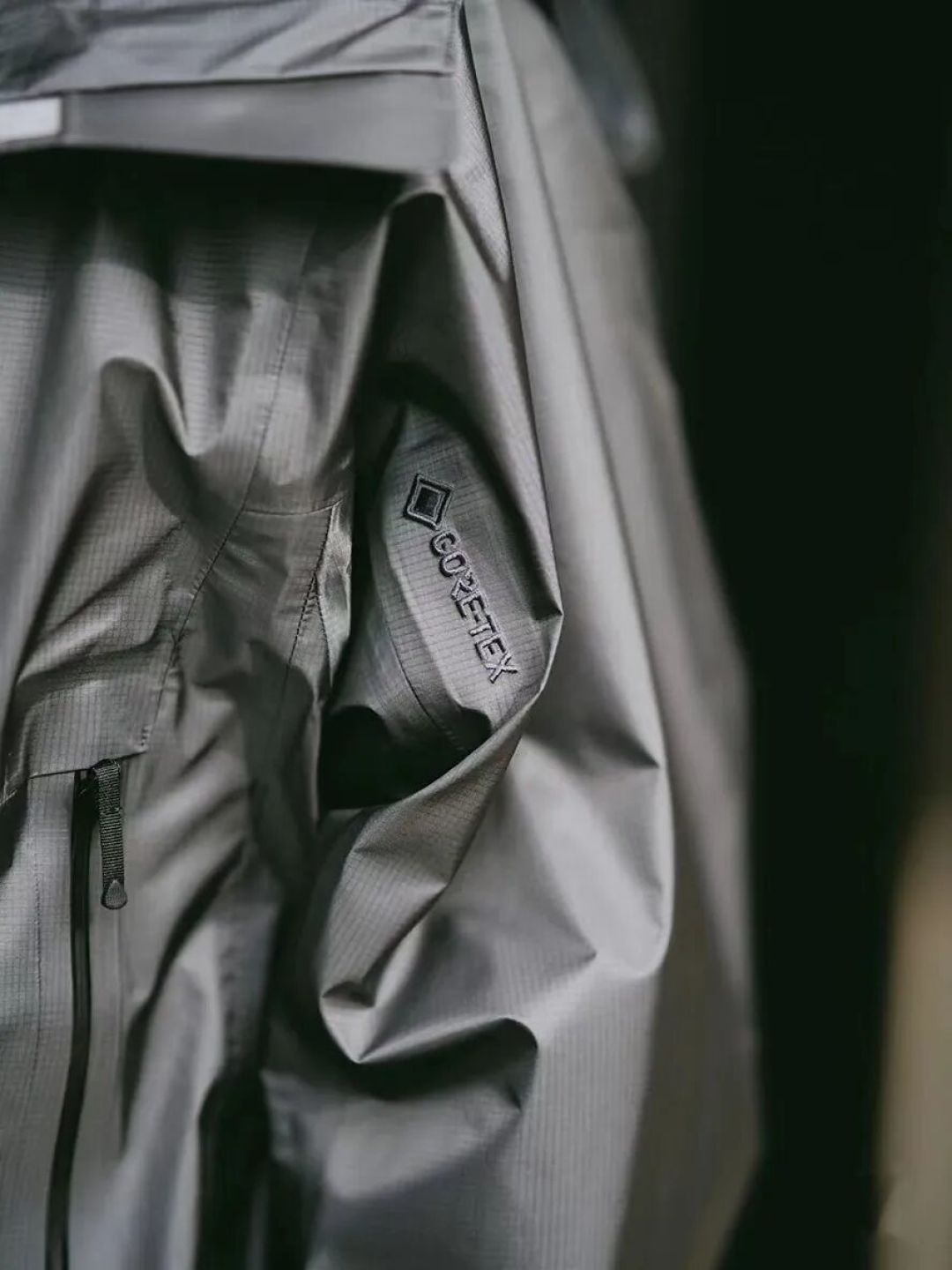 GORE-TEX：你花3000块买的不是一层膜，是一套系统