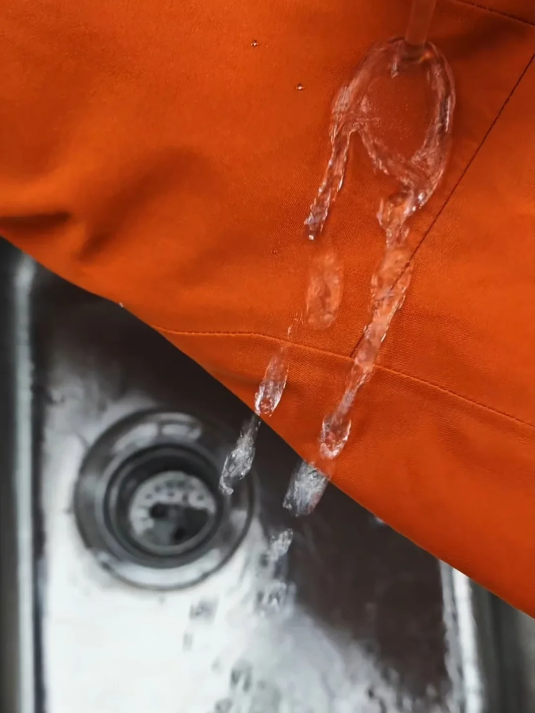 GORE-TEX：你花3000块买的不是一层膜，是一套系统