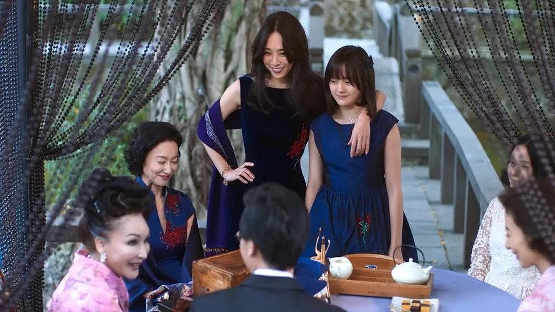 《血观音》剧照：棠家三女的餐桌博弈（图源：微博