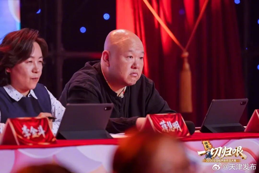 大赛竞演现场舞台与观众
