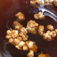 开菲尔被捧成"发酵乳之王"：我把4个平台的养菌帖摆在一起，发现第一步要看配料表里有没有"酵母菌"