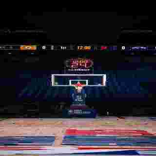 杜兰特与福克斯爆发冲突判罚解析：NBA球场规则科普