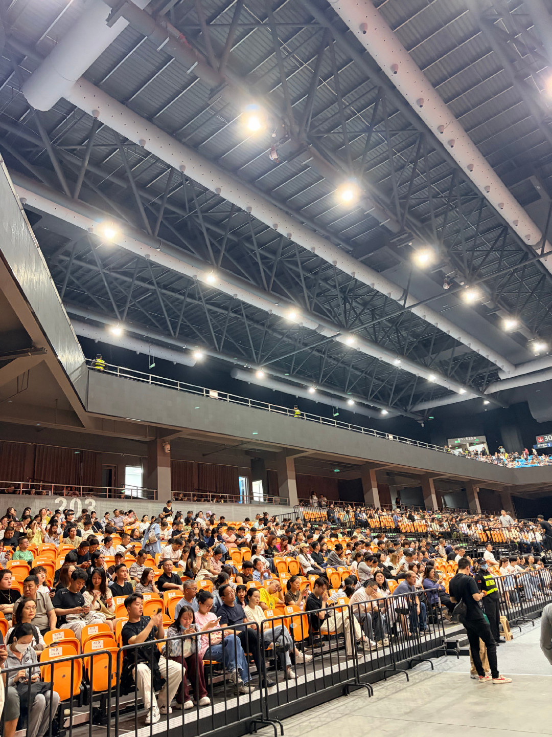 岳云鹏台上喊了句