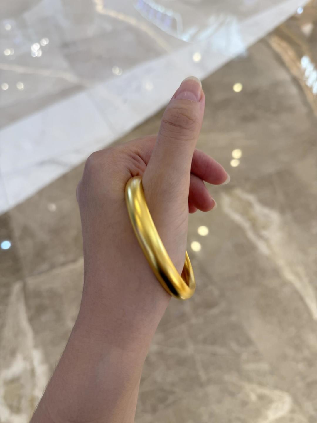 金价跌破890，金店还卖1200？差价300块去哪了，买金前先搞懂