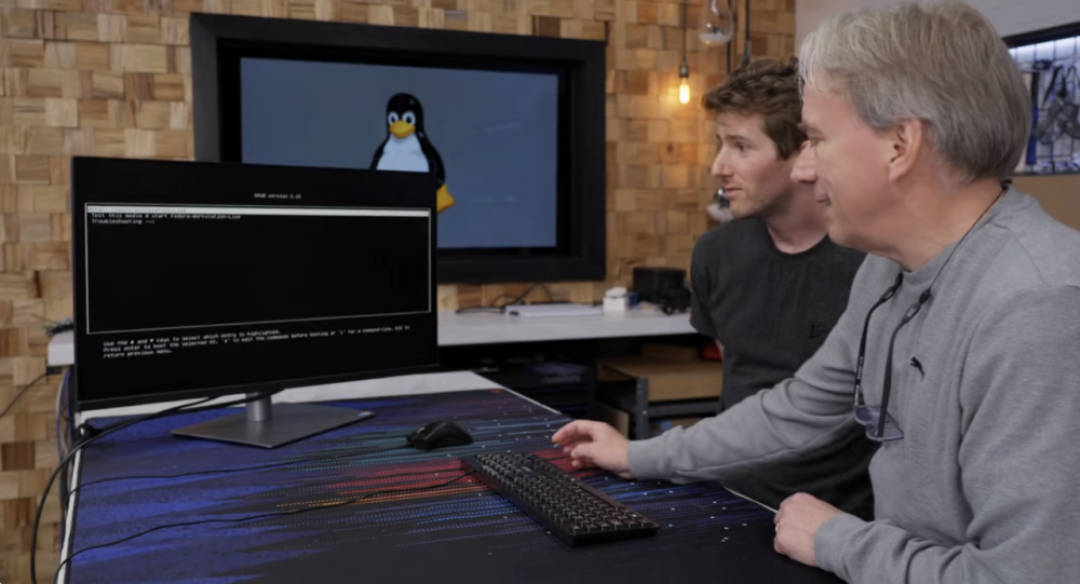 Linus 的第一个 AI 补丁，卡在 1024 前夜：说