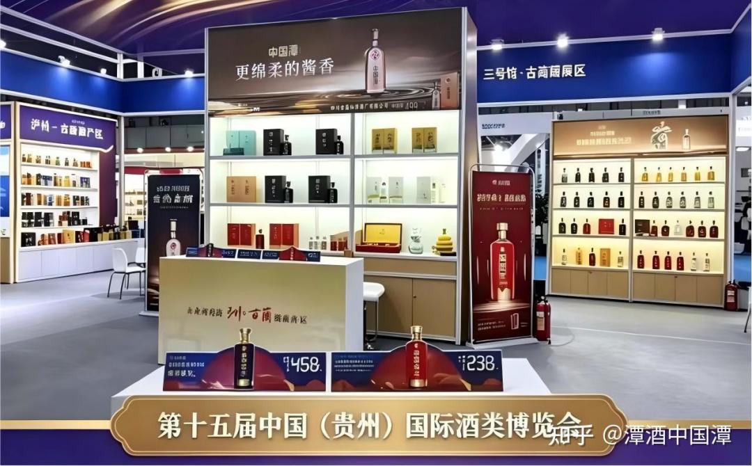 经销商拉横幅讨2200万，酒厂同年秋天挂出1199元旗舰：潭酒这届双11的两副面孔，我给你摆完