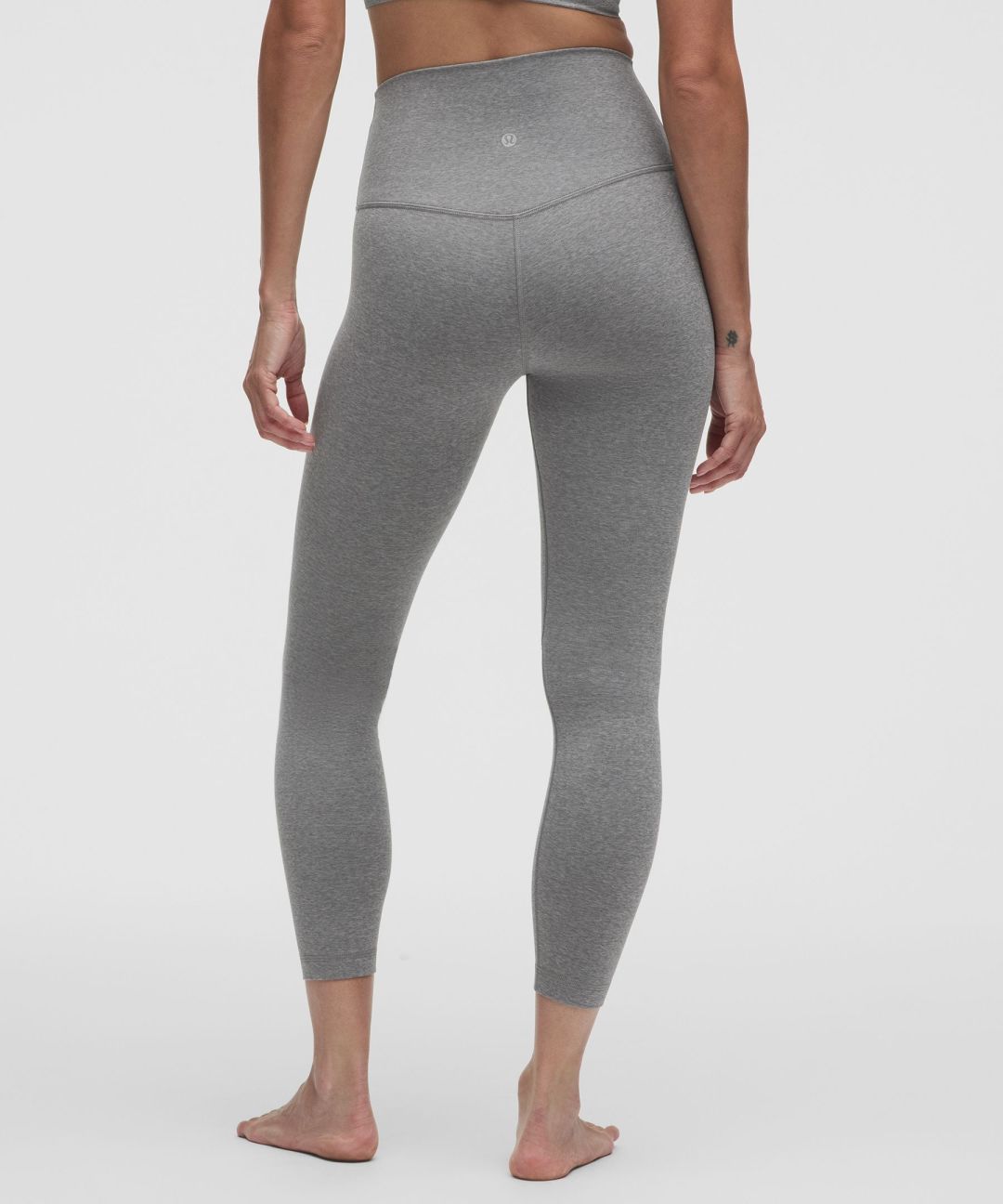 股价跌近两成的lululemon,这个秋冬怎么买才不亏