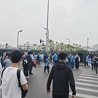 远征成都见证大连英博1-0蓉城：850名远征军的凤凰山之夜与最后的冠军悬念