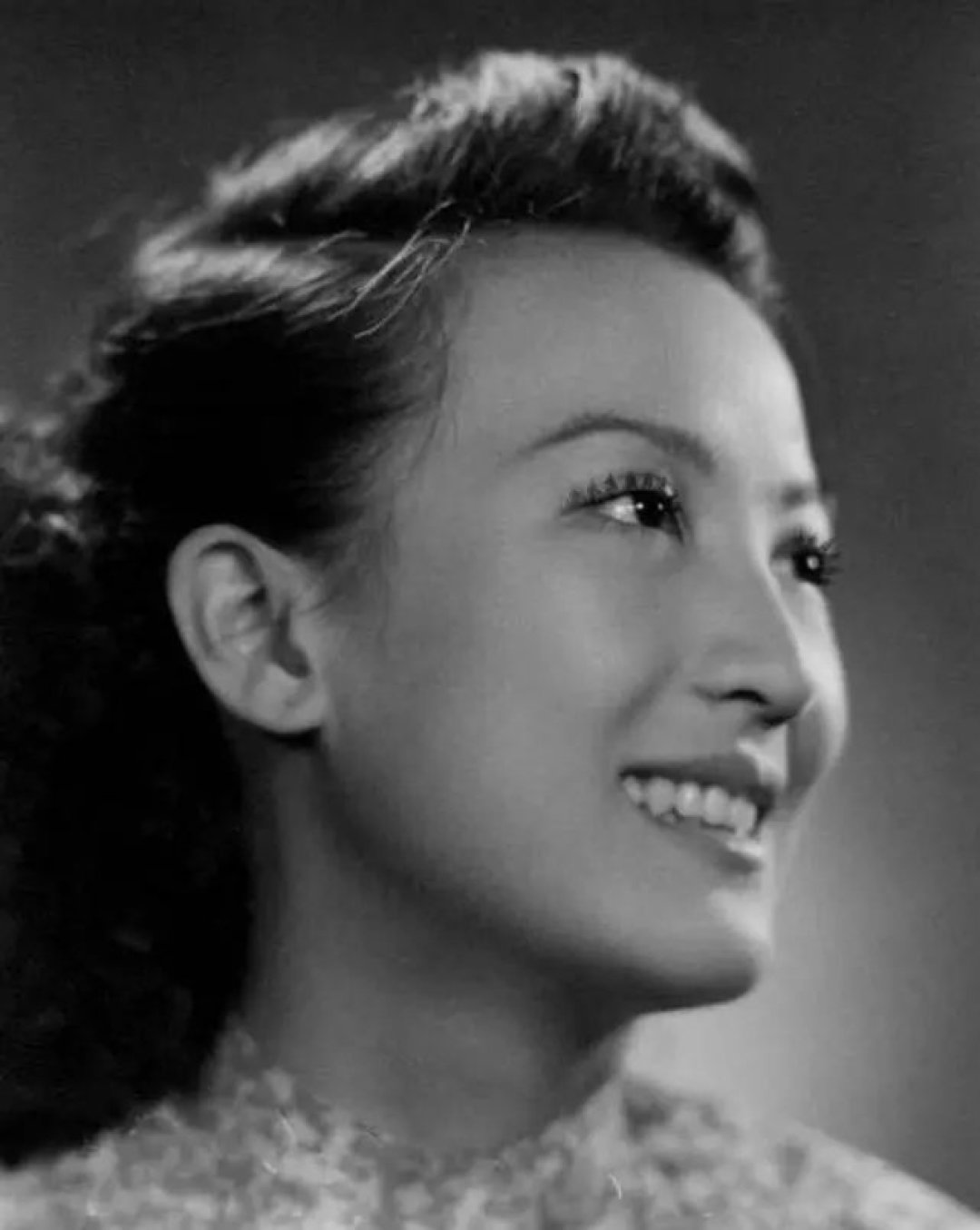 《色,戒》里的〈天涯歌女〉:10万+搬运版把词曲作者写错了,我把唱的人、哭的人和怎么听一次摆完