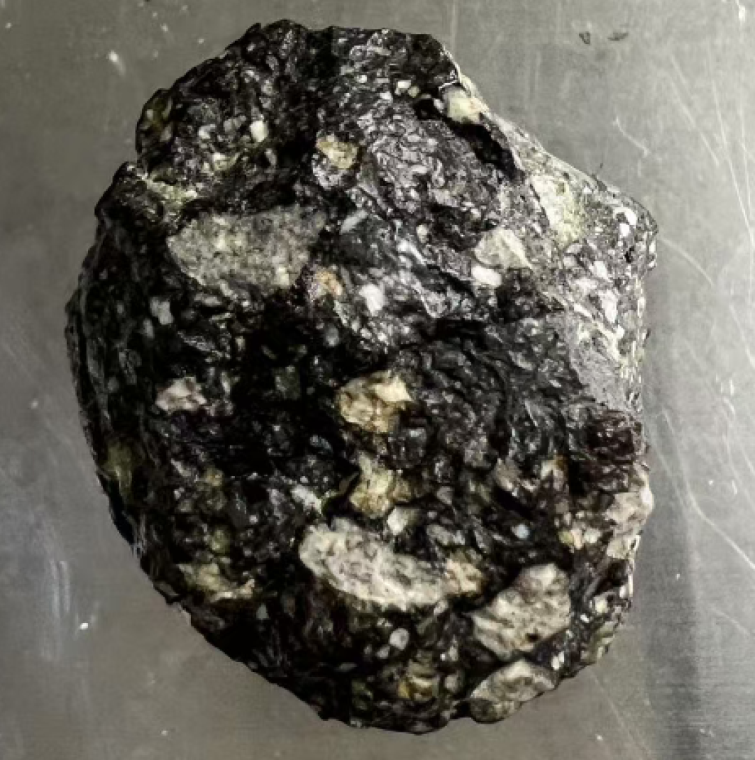 阜康陨石刷屏后,陨石到底值多少钱?先看清克价天梯和九种坑