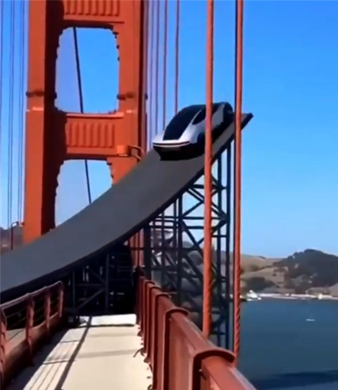 网传特斯拉Roadster从67米大桥高坠落又飞回？假的！系AI生成视频