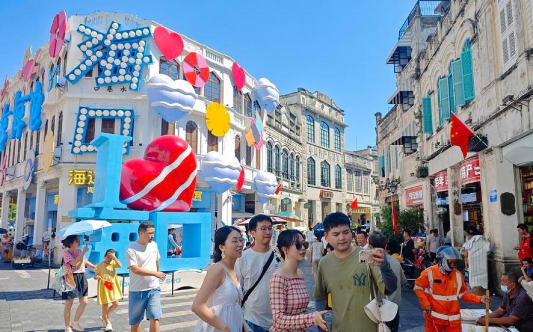 国庆免税花了8.55亿,本地人却说物价比内地贵:封关十个月,海南旅游到底怎么花