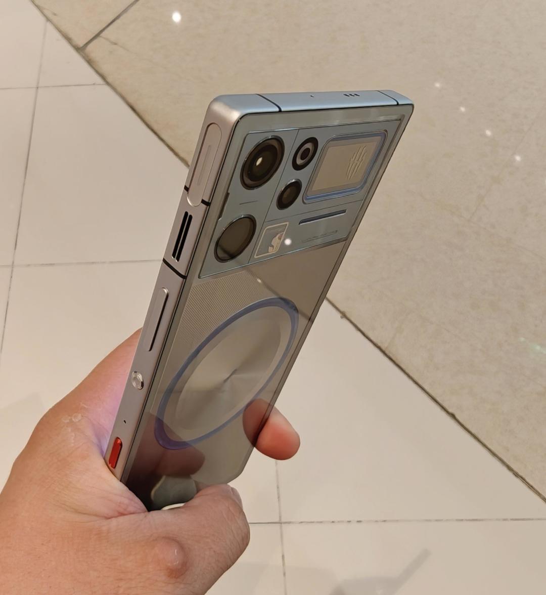 红魔 12 Pro+ 卖到「7000 元以上安卓第一」，首发的人为什么在退货