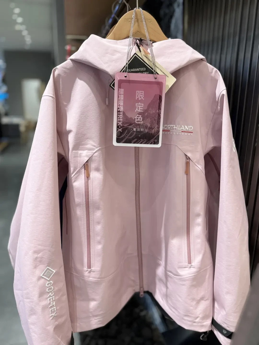 GORE-TEX：“世纪之布”，源自一次暴躁的猛扯