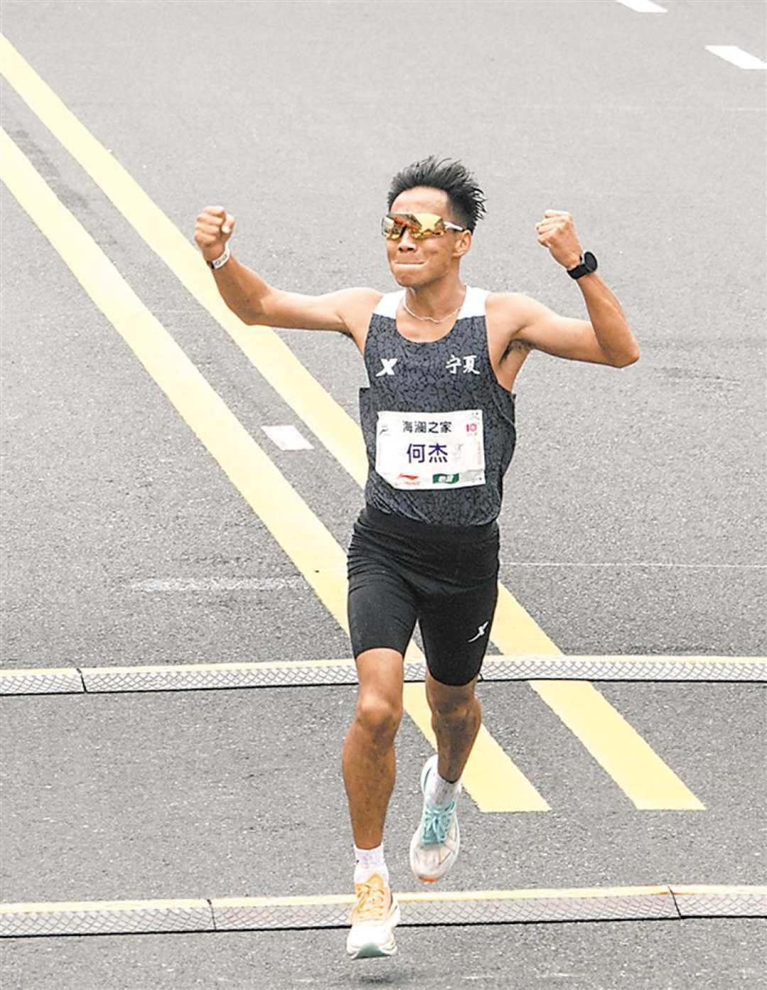 碳板跑鞋的真相:那块板,首先不是用来弹的