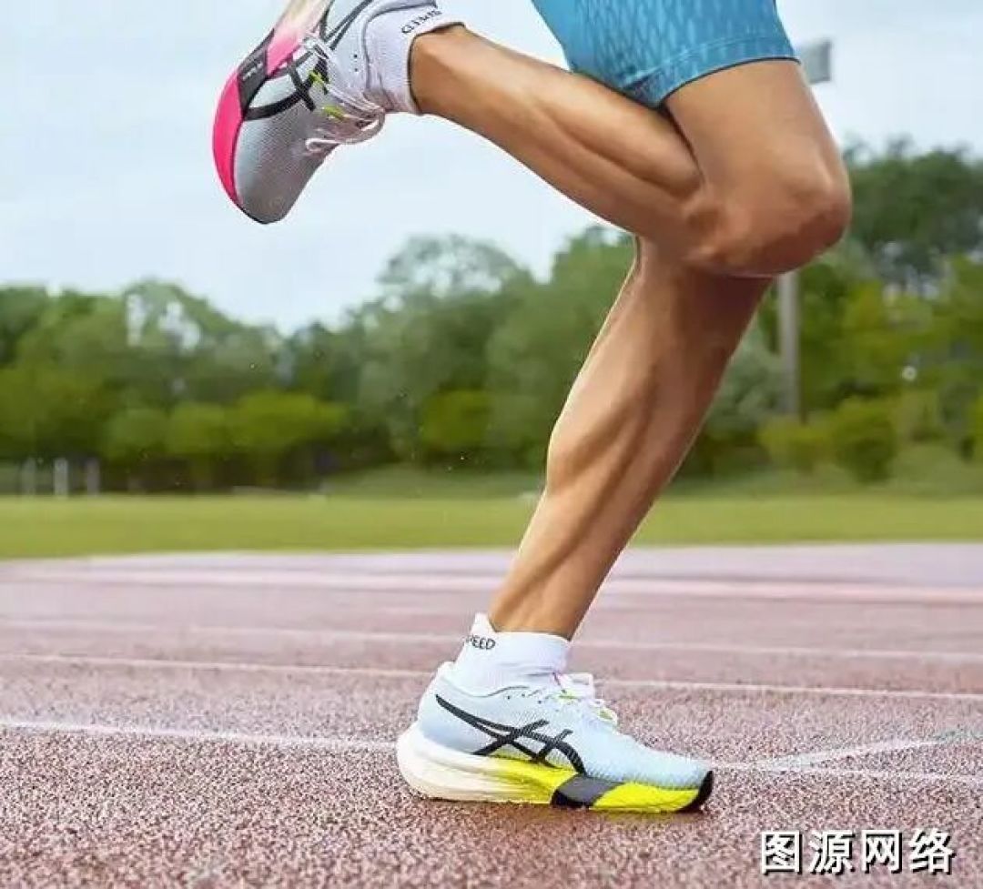 碳板跑鞋的真相:那块板,首先不是用来弹的