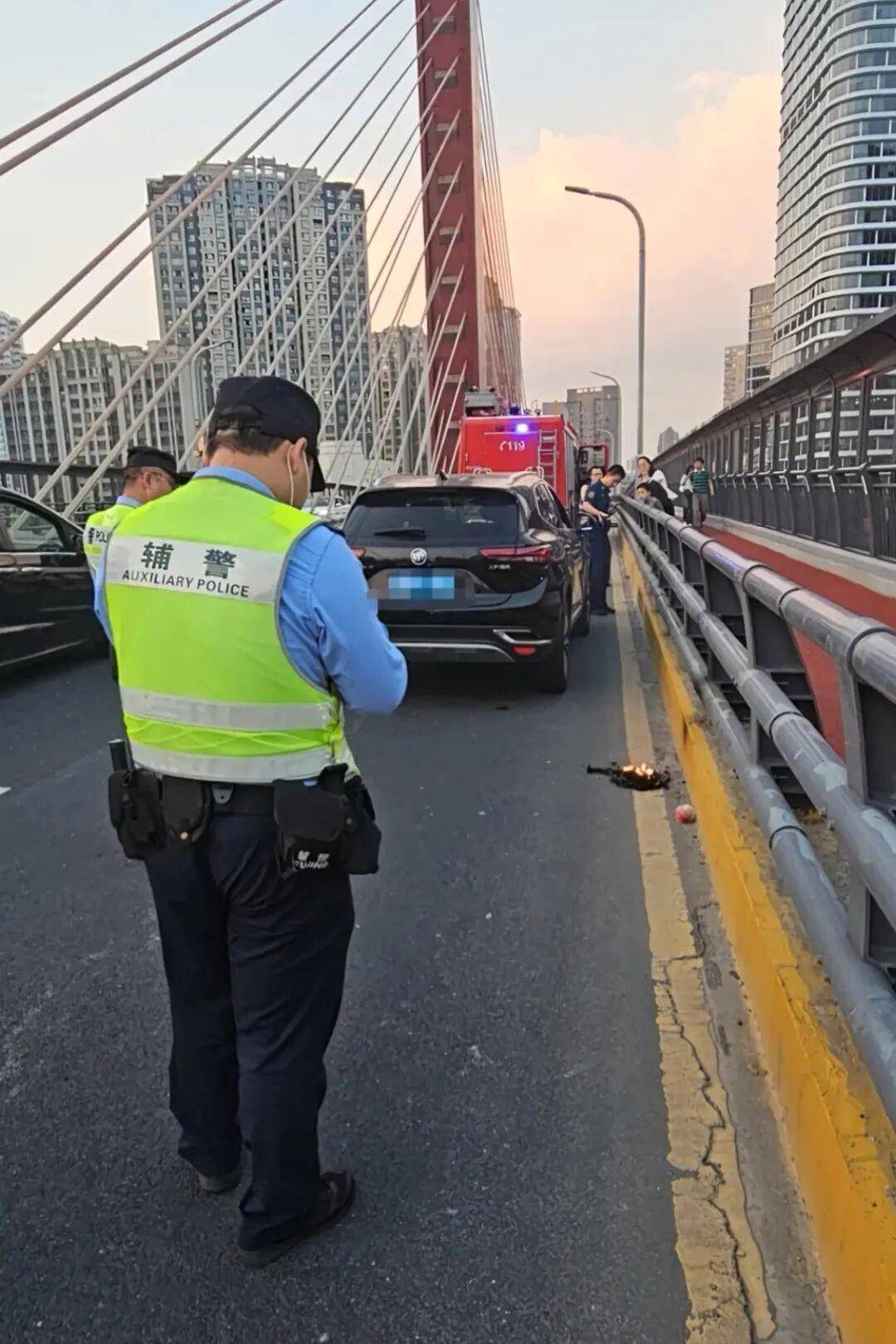 罗马仕充电宝凌晨在酒店房间爆炸：她先赔了酒店1000元，厂家要求“寄回来”