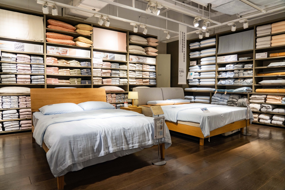 亚朵枕头3.0下架、4.0卖445、私信报价350:对完10个蹲价帖、门店提现货和一条假货帖,这本「换代账」我一次摆清