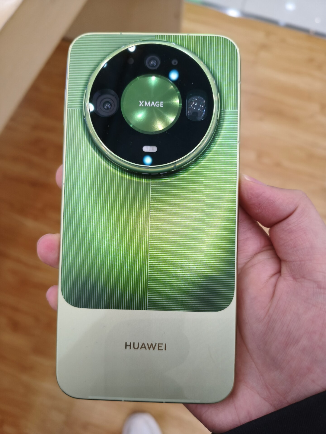 Mate90先更8、9个G的大包,Mate60也在名单里:鸿蒙7.0.0.111开始滚动推送,更新前先看这两组续航实录