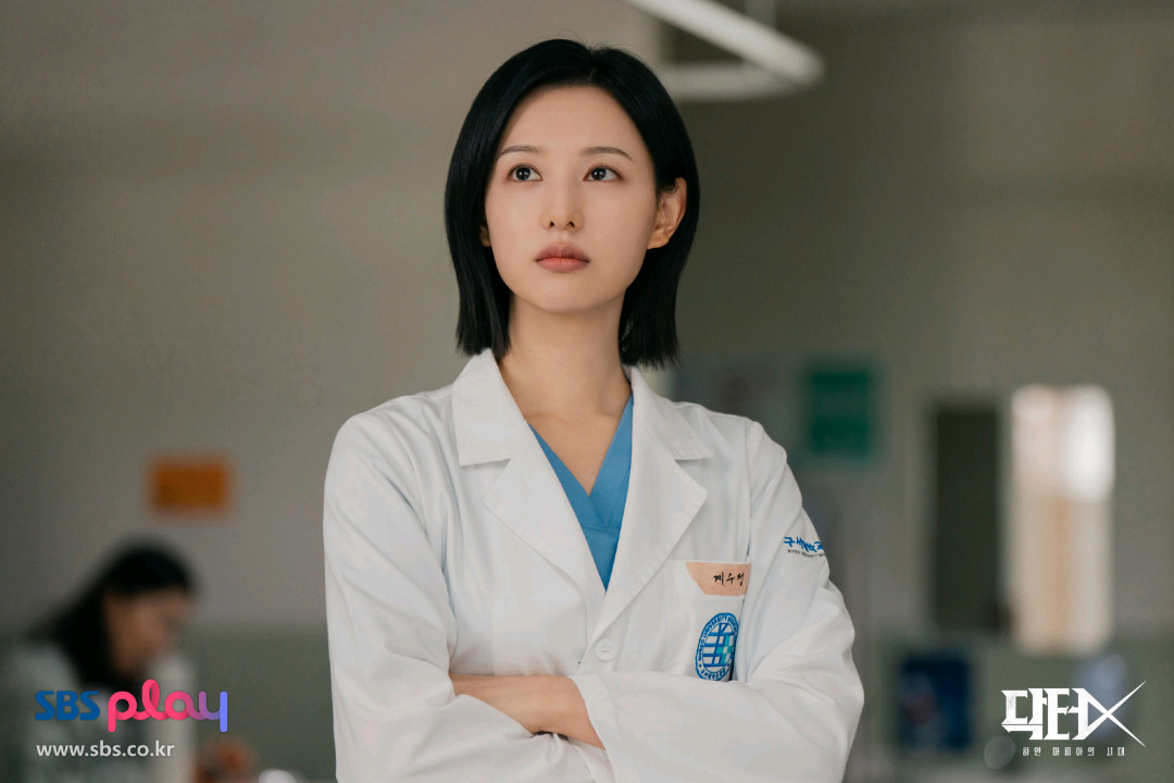 第二集收视14.9%,一位骨科医生把《Doctor X》举报到了广电委