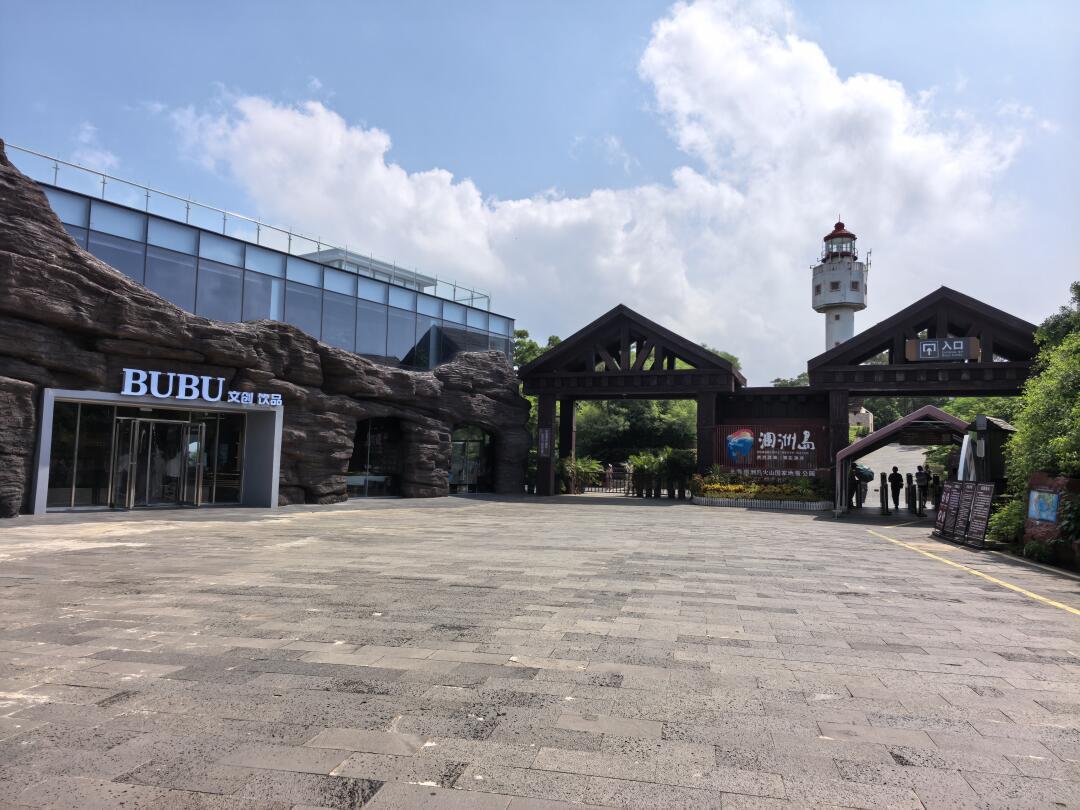 带娃避寒选北海还是海口？5个维度算完账，我站北海