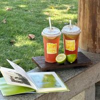星巴克「消费入座」落地，霸王茶姬瑞幸抢档上新 | 饮品控10.25日报