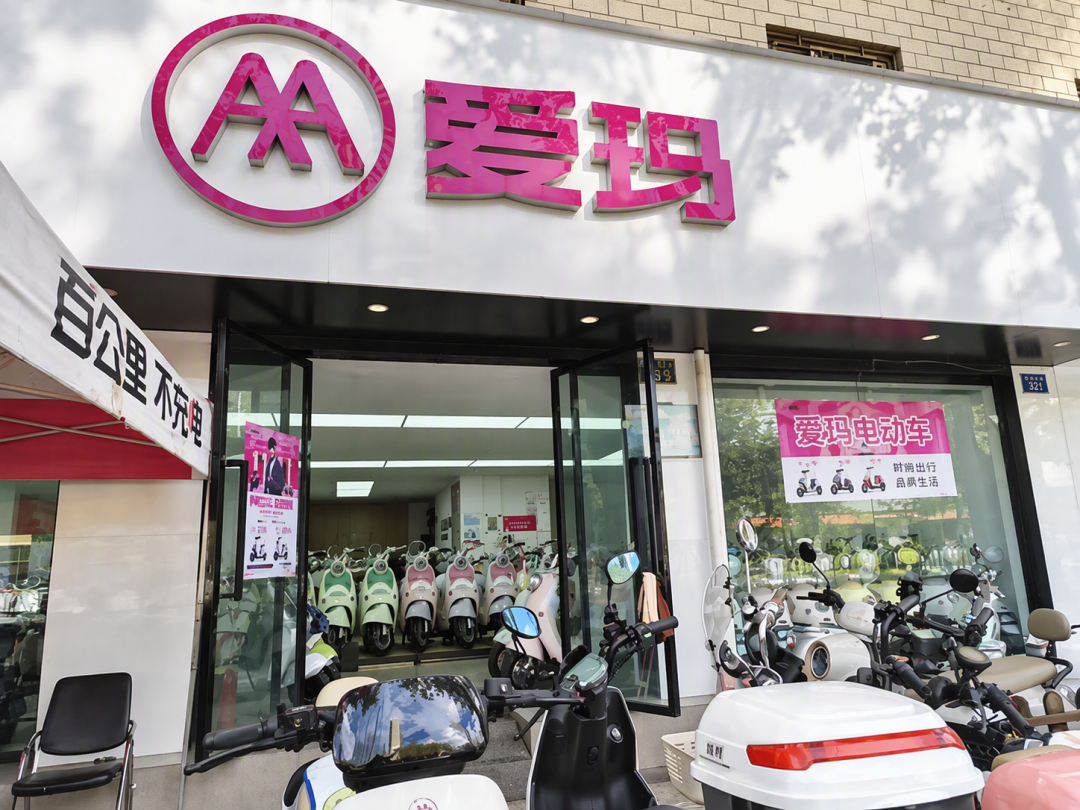 九号、雅迪、台铃证书接连暂停，“御三家只剩小牛”的小牛先别急着庆祝——付钱前，先扫合格证上的码