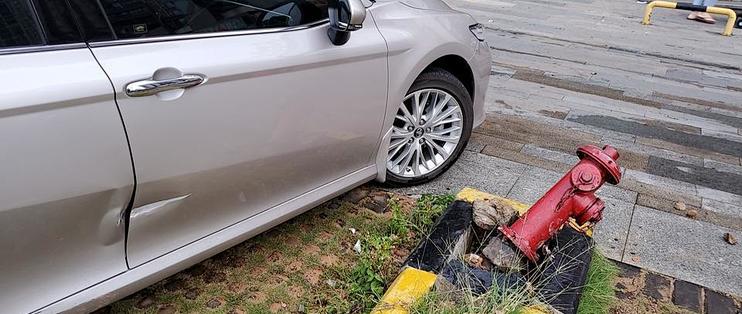 智能泊车蹭了车，算你的还是车企的？
