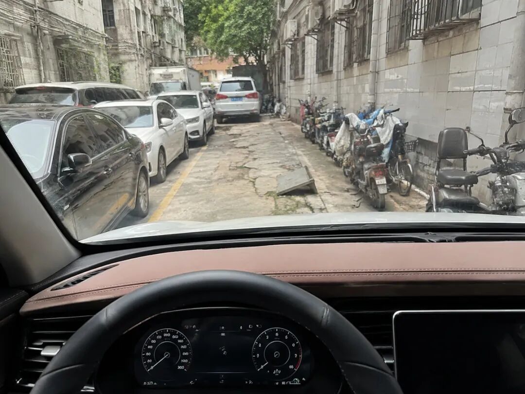 智能泊车蹭了车,算你的还是车企的?