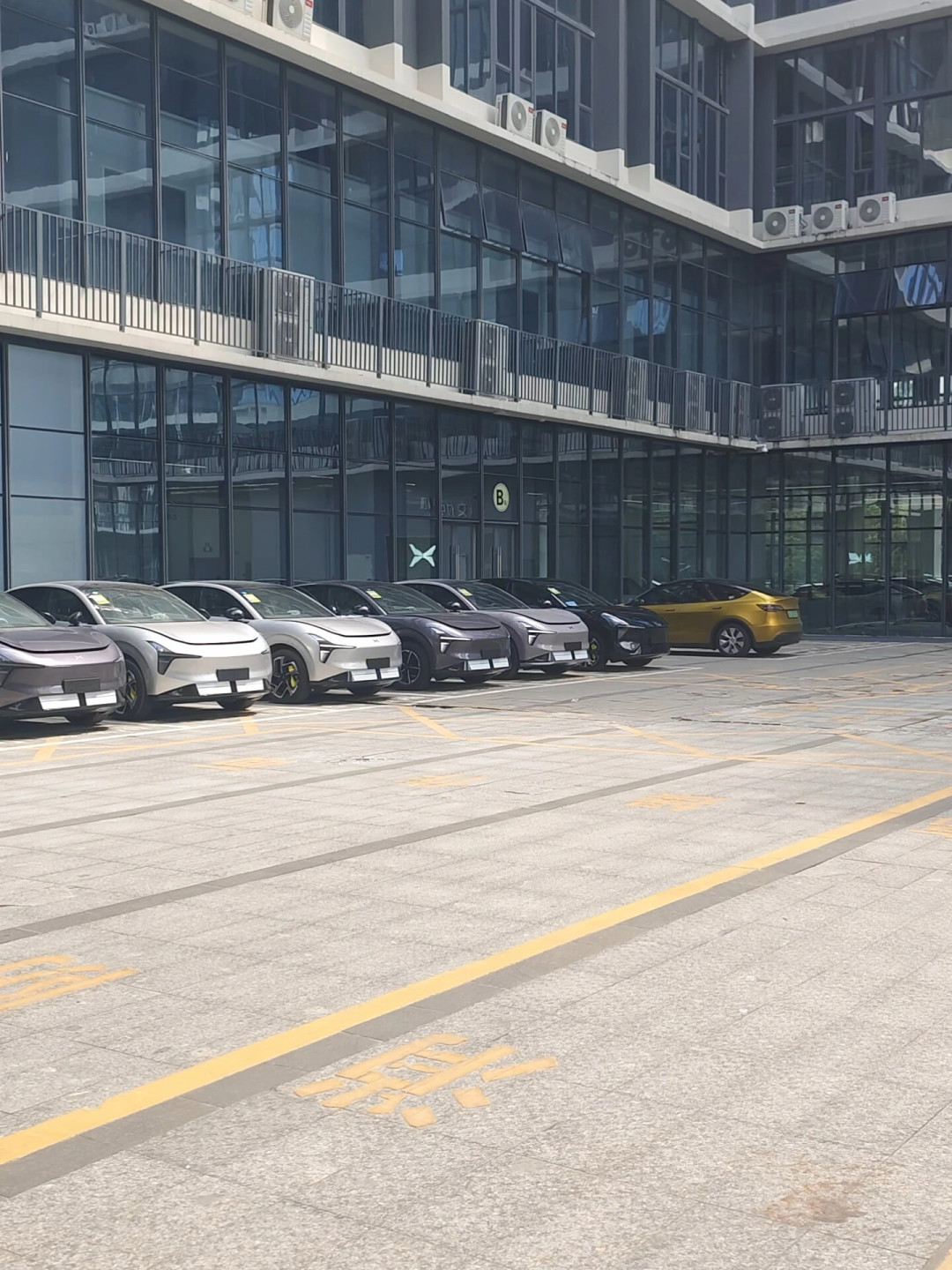 北京额度用完、陕西改摇号：年底赶着买车的人，先算清这三笔账