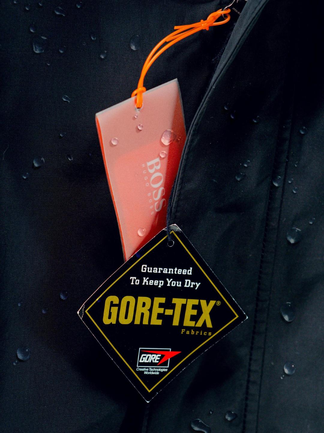 GORE-TEX五十周年：一根拉坏的材料棒，拽出防水透气的半个世纪