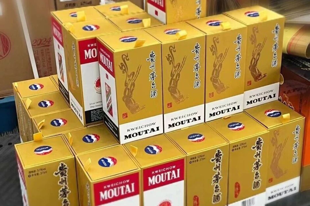 12个白酒单品，10个在跌：比价格先退场的，是“敬别人”那杯酒