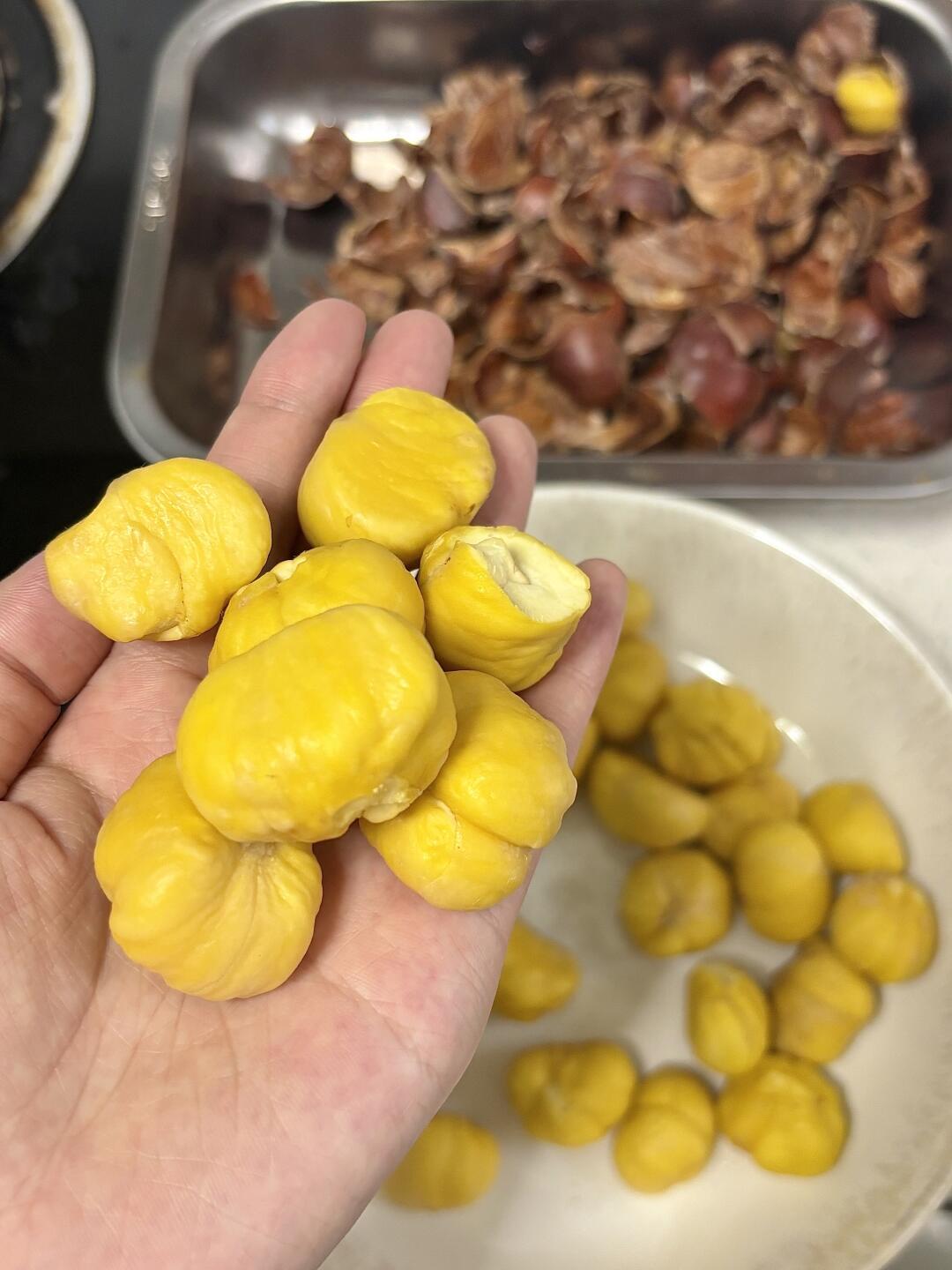 剥不出栗子?先把刀放下——窍门就藏在蒸锅里
