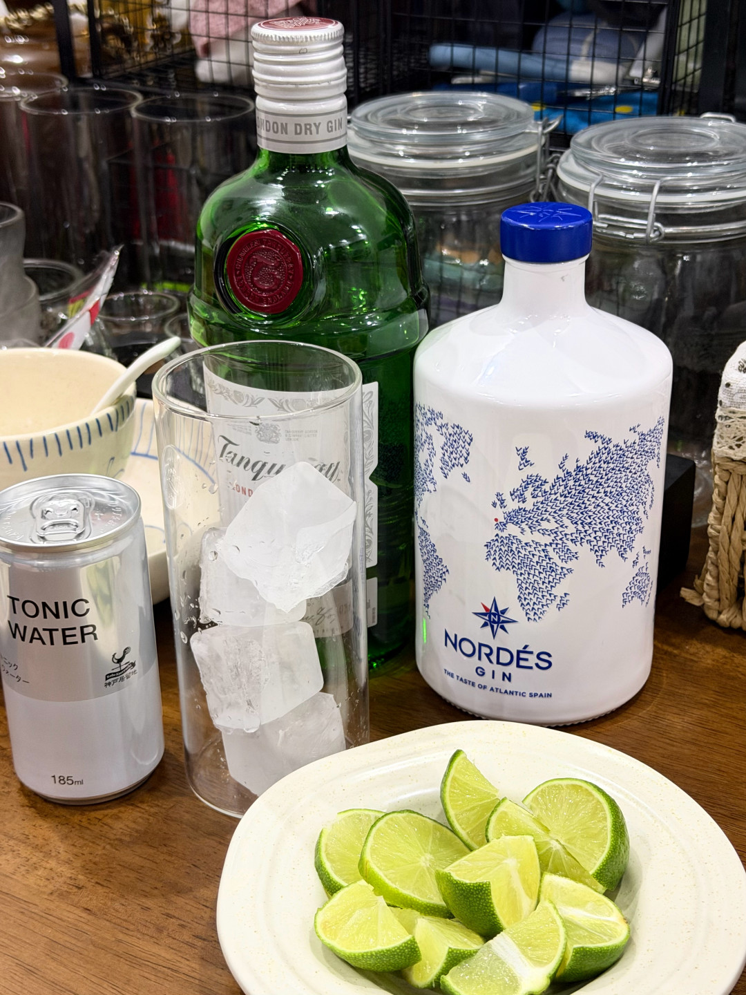 50ml小酒折成700ml要两百多：便利店调酒，卖的是那一杯