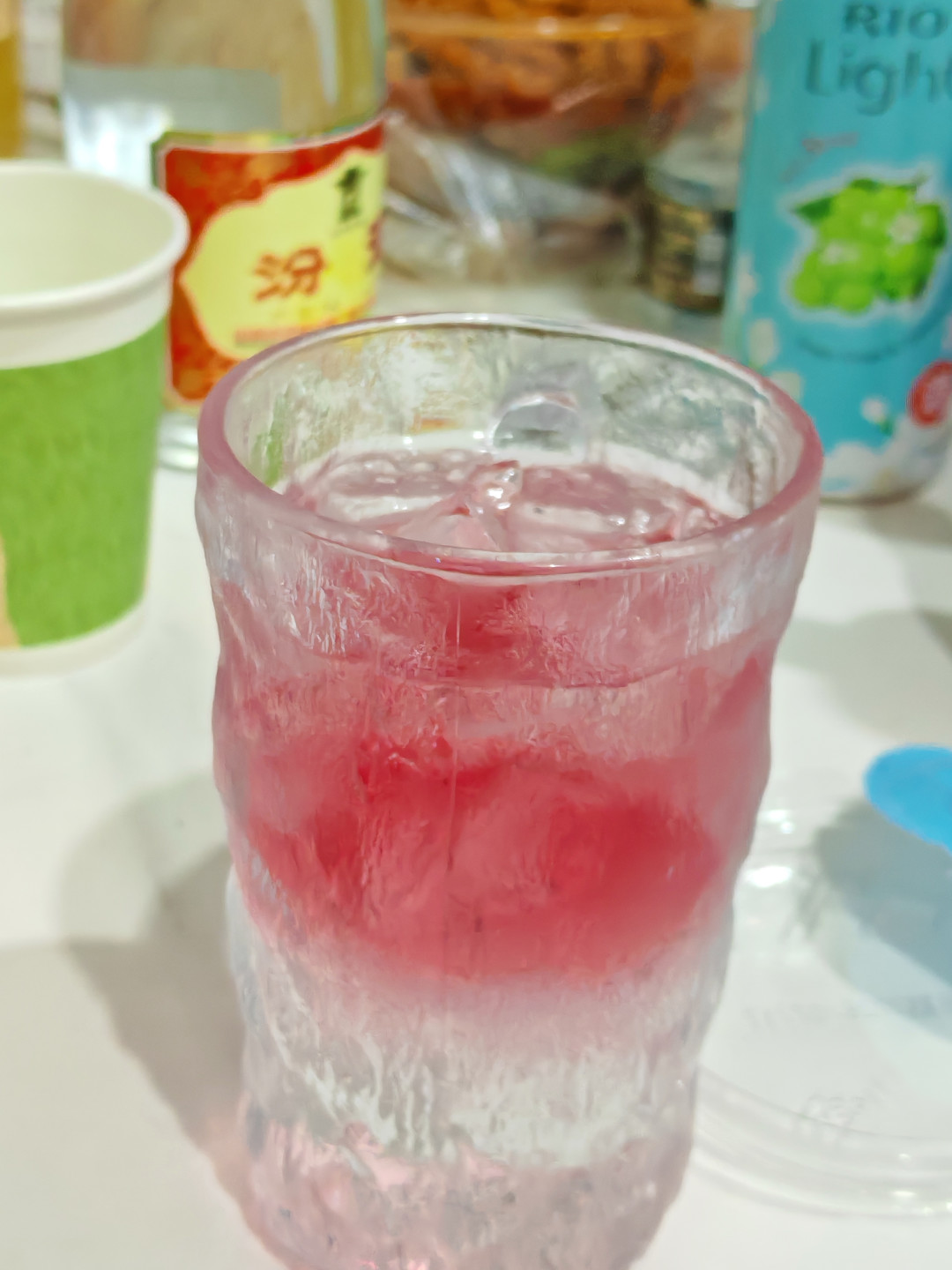 50ml小酒折成700ml要两百多：便利店调酒，卖的是那一杯