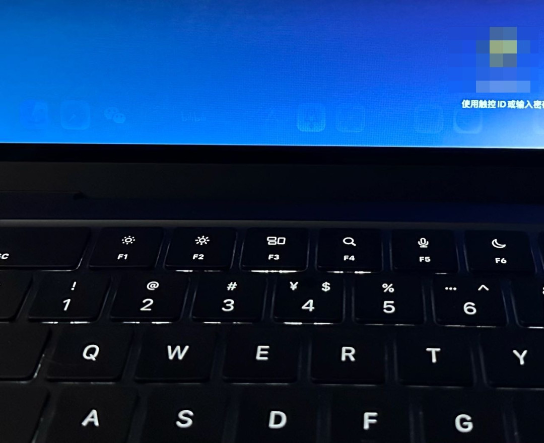 双11到货的OLED笔电开始“烧”了：先花3分钟做灰图自测，过完原厂开关、偏方雷区、保修边界三本账，再决定供不供着